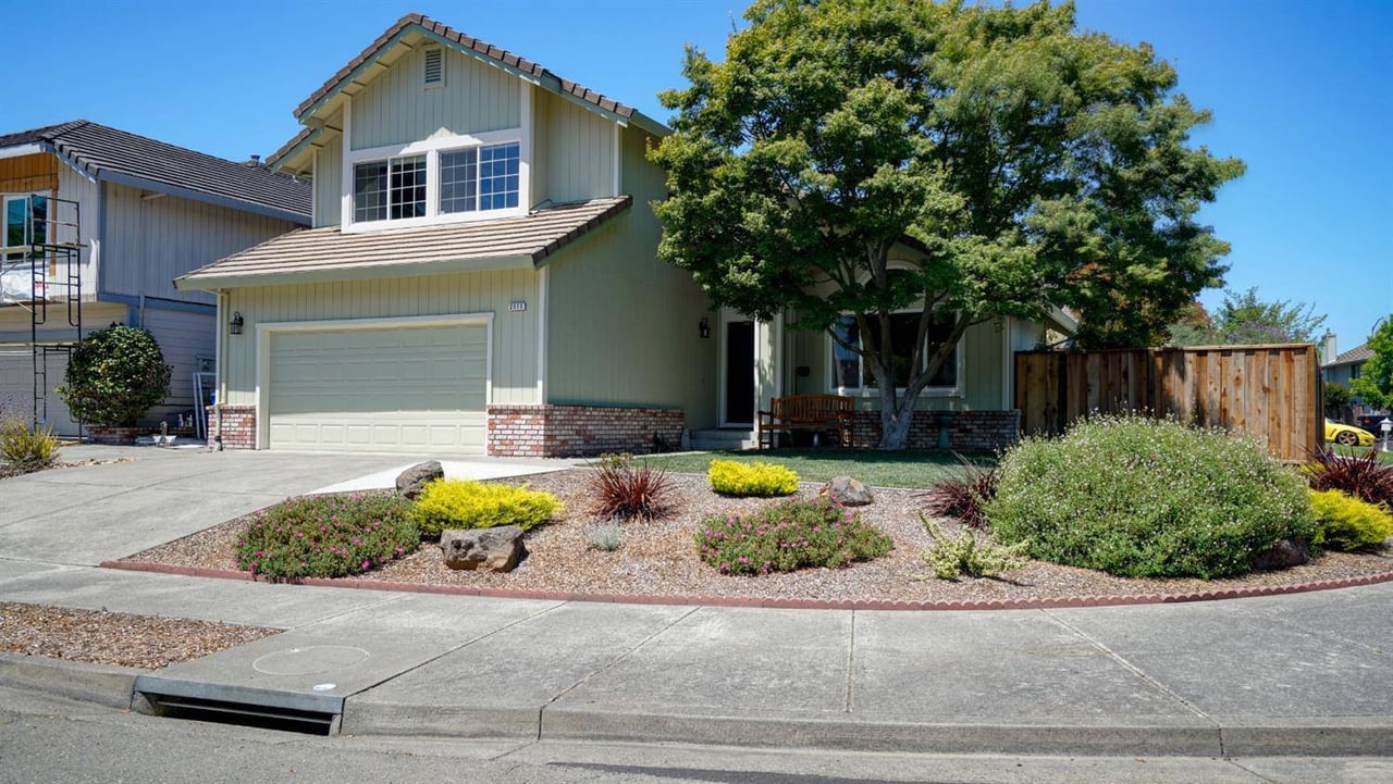 2111 Meadowview Dr