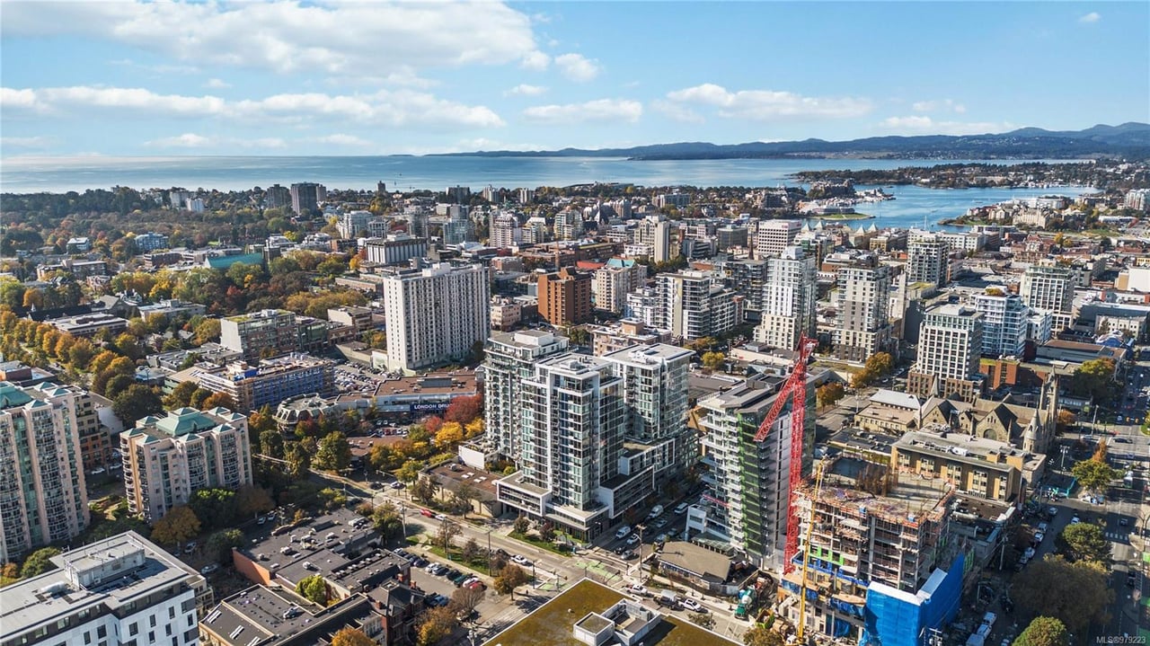 1101-989 Johnson St, Victoria
