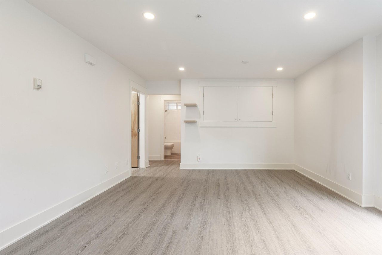 2128 Newport Ave