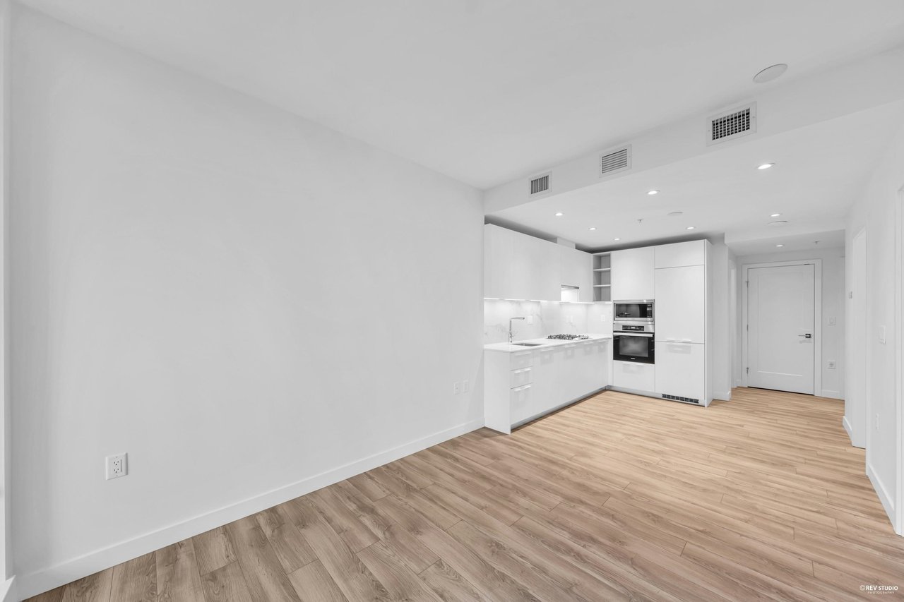 805-6699 Dunblane Ave