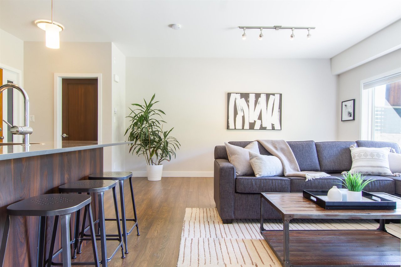 104-1025 Legacy Wy