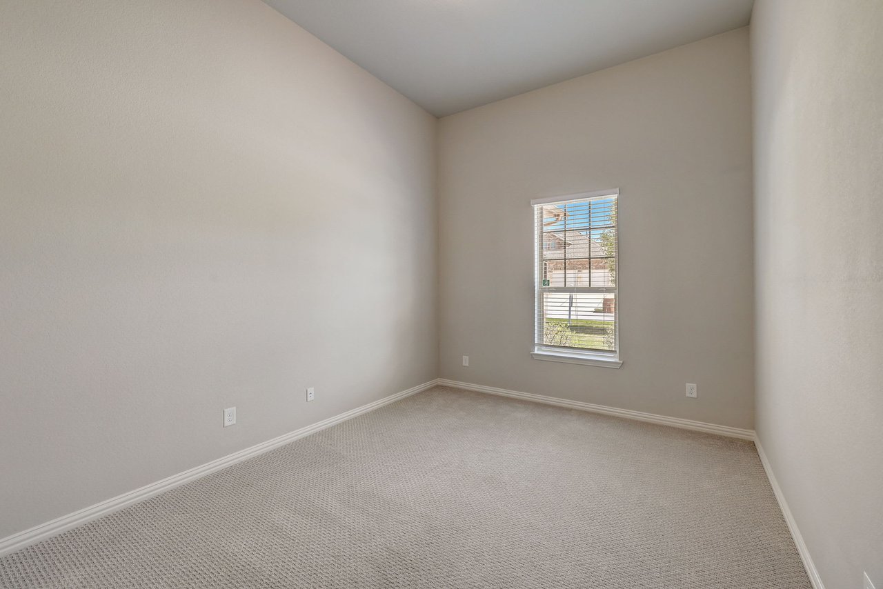 Charming single-story home in the desirable Paloma Lake in RR that backs to a greenbelt!