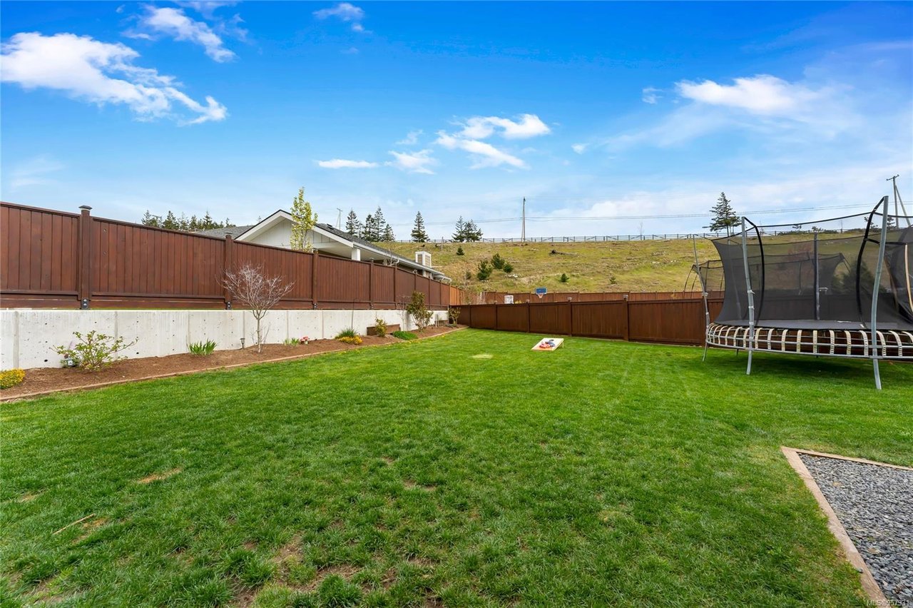 3359 Curlew St