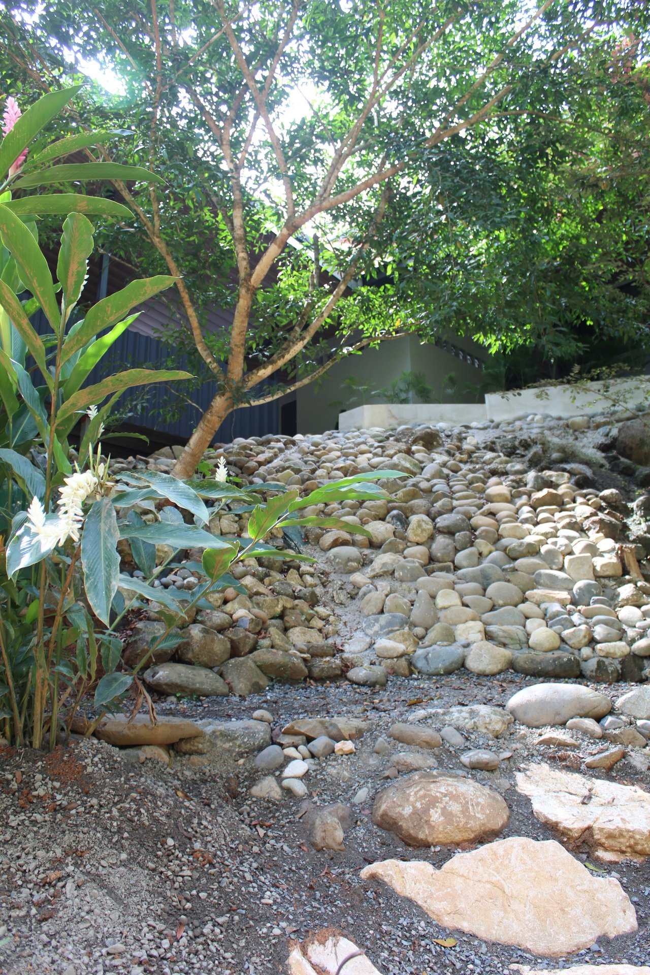 Spacious 2 Bedroom Minutes to the Beach