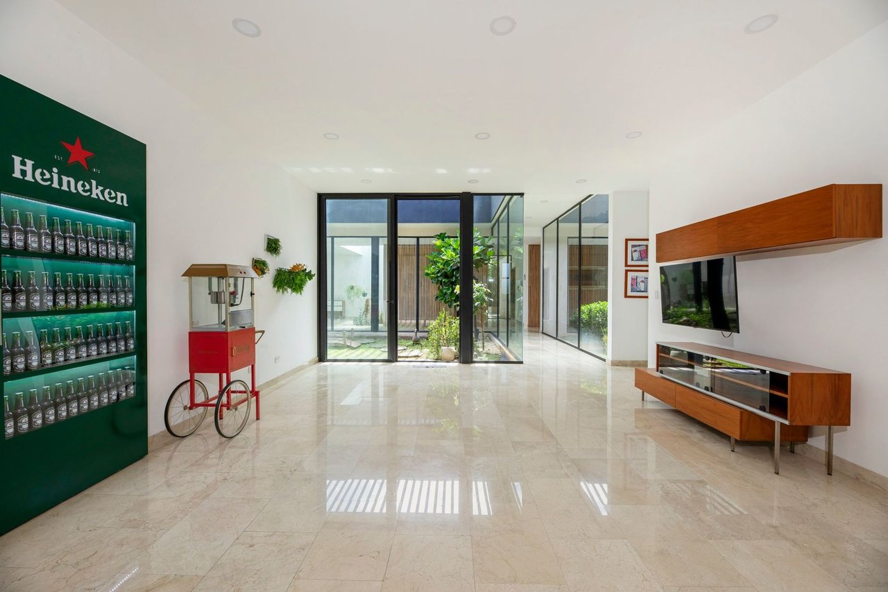 Golf Front Modern Home, Santa Ana, San Jose