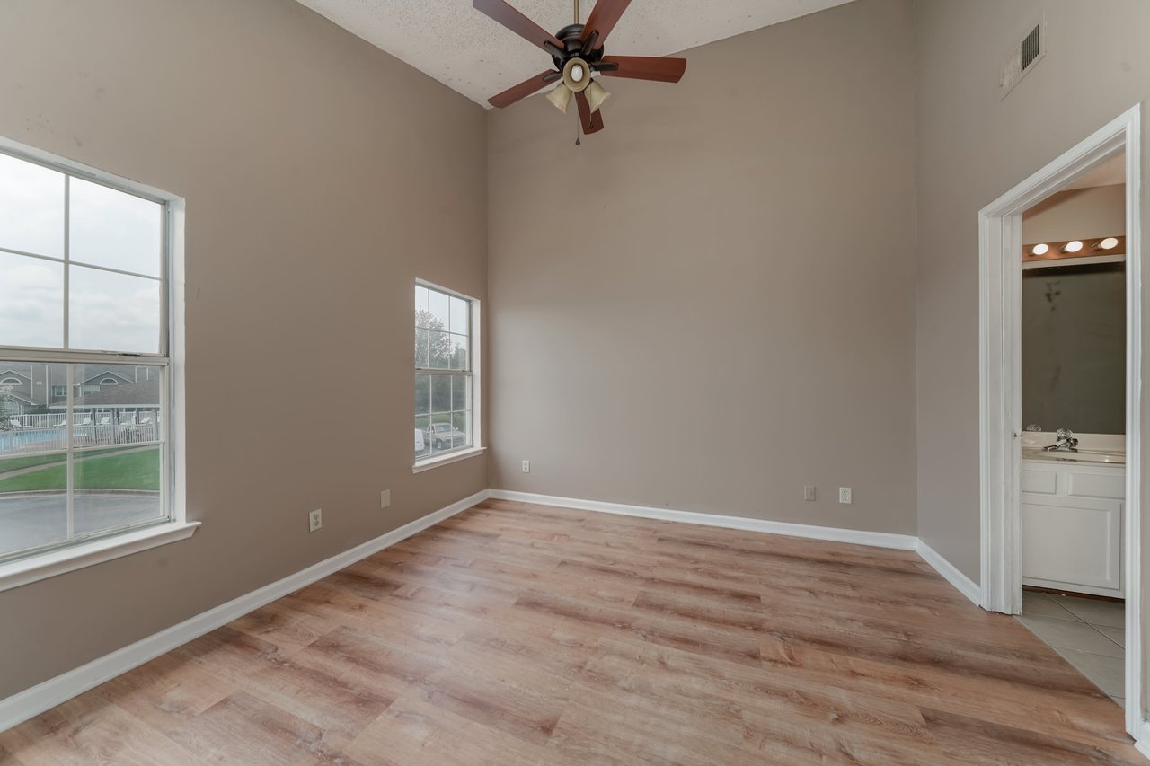 2 bedroom Condo in Madison City!!! Madison Towne Centre Community!