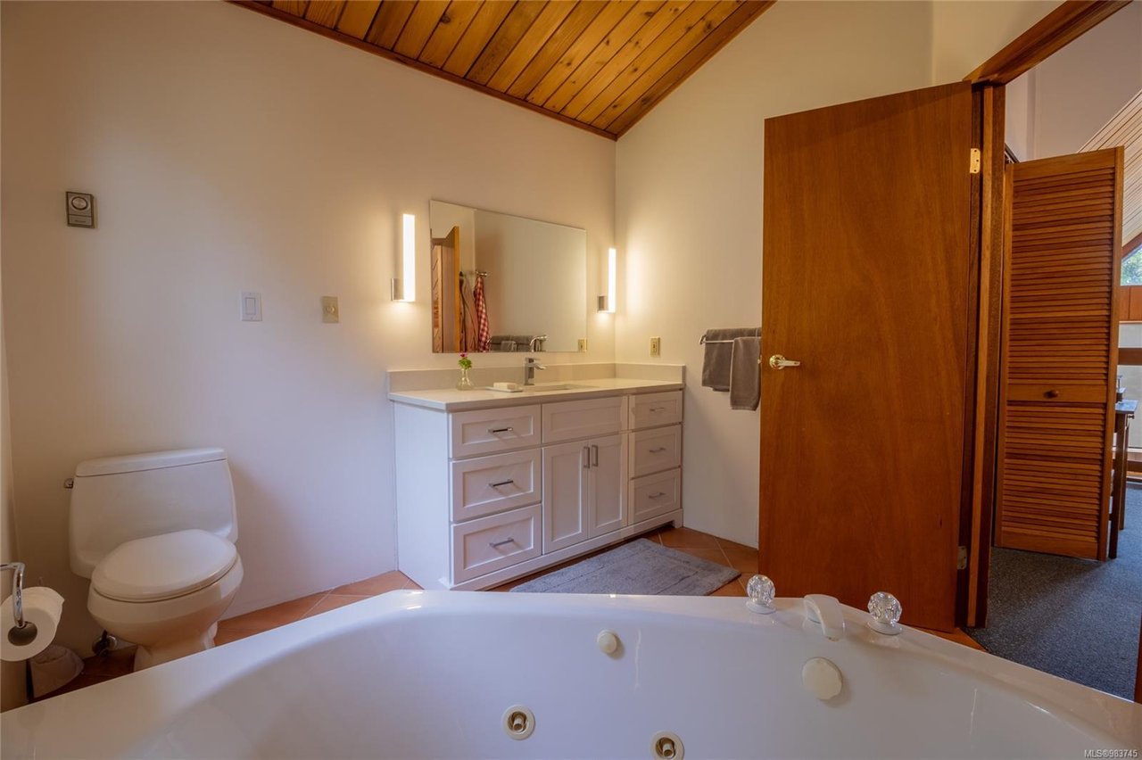 2637 Shoal Rd, Pender Island