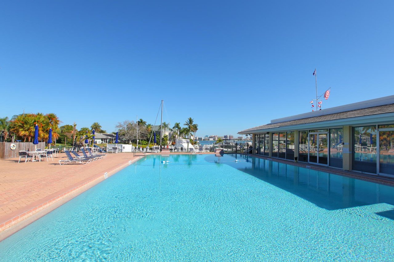 682 Mourning Dove Dr