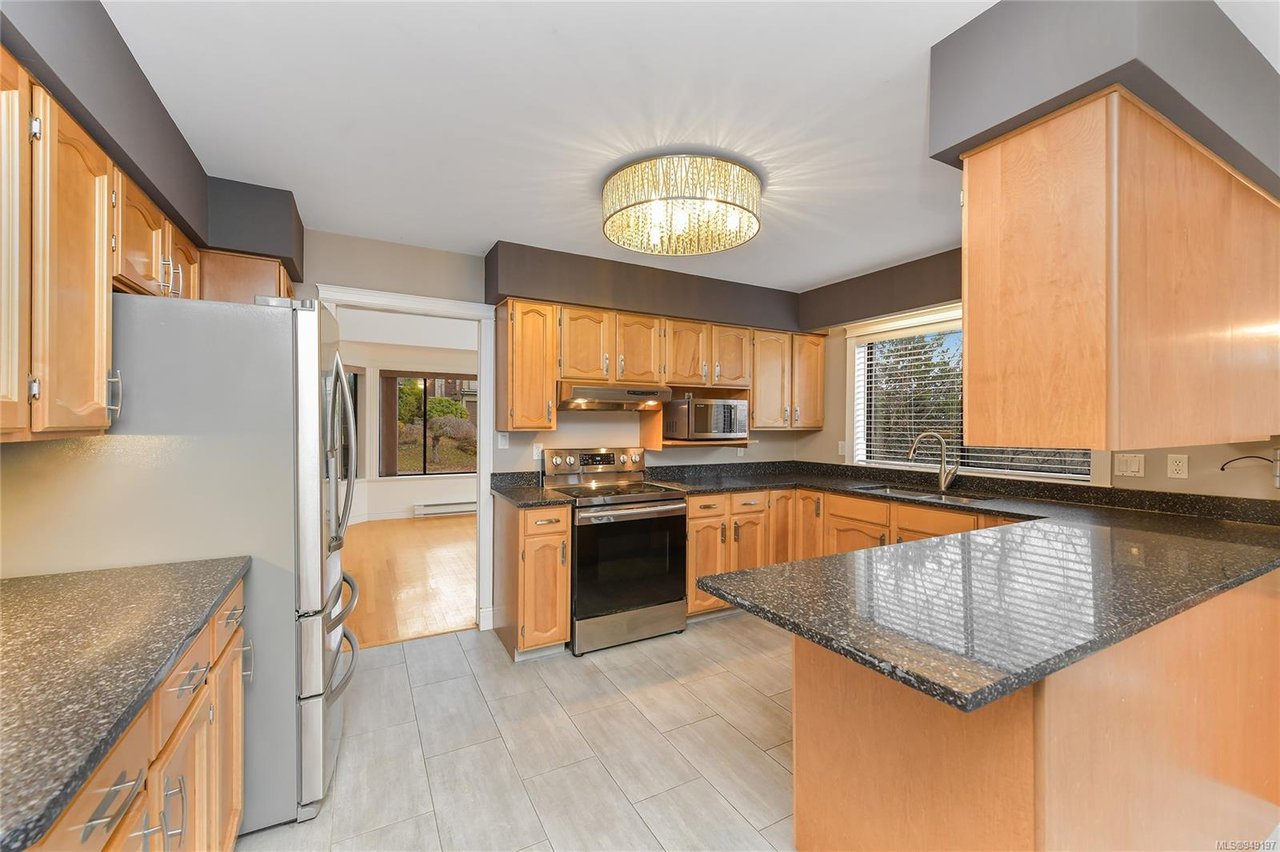 879 Denford Cres