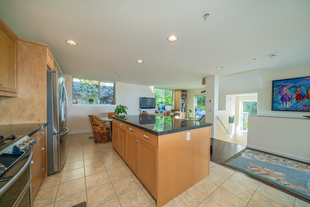 8664 Seascape Dr