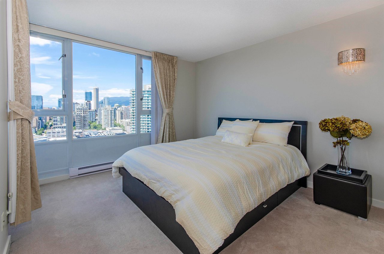3207-1033 Marinaside Cres