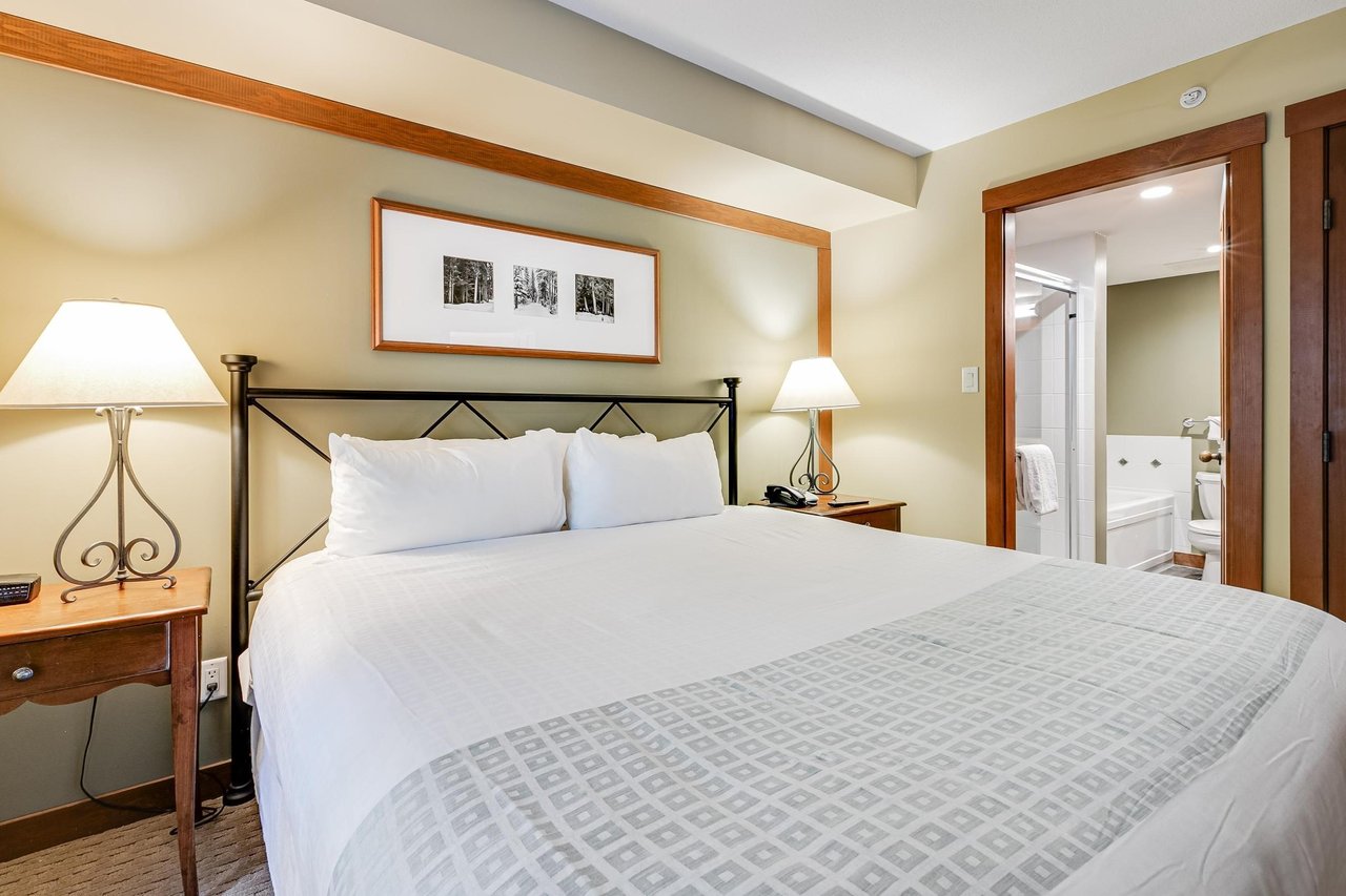 404 G4-4653 Blackcomb Wy