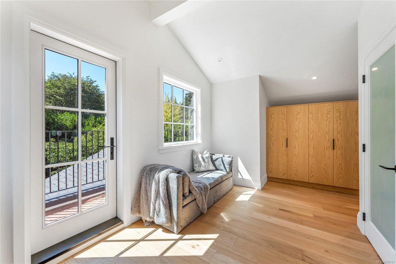 736 Falkland Rd, Oak Bay