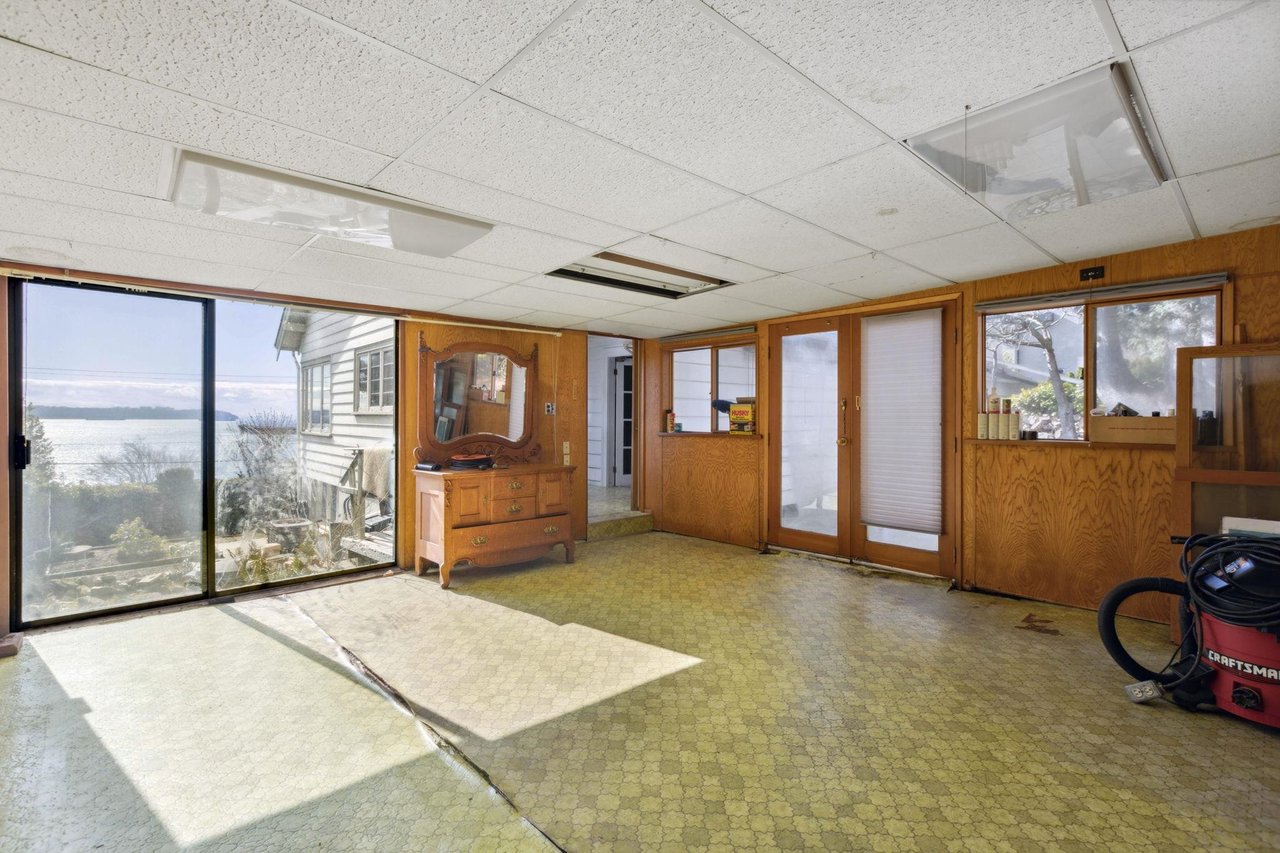 3379 Marine Dr
