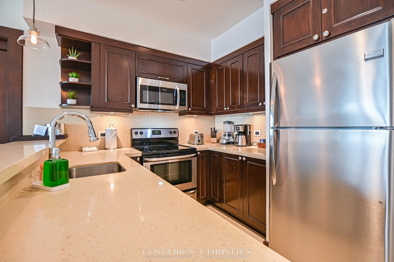 360 - 306 Splendor Condo