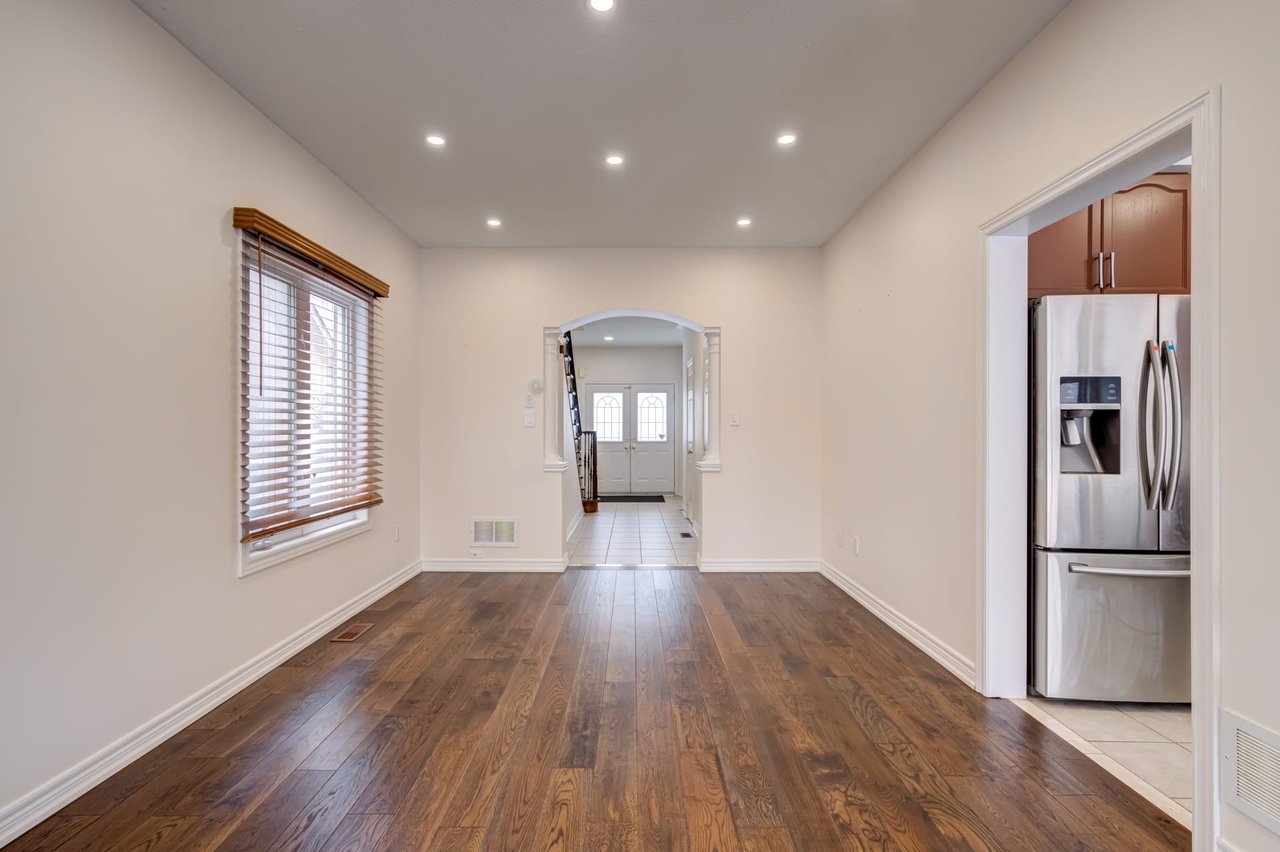 11 Cathmar Dr