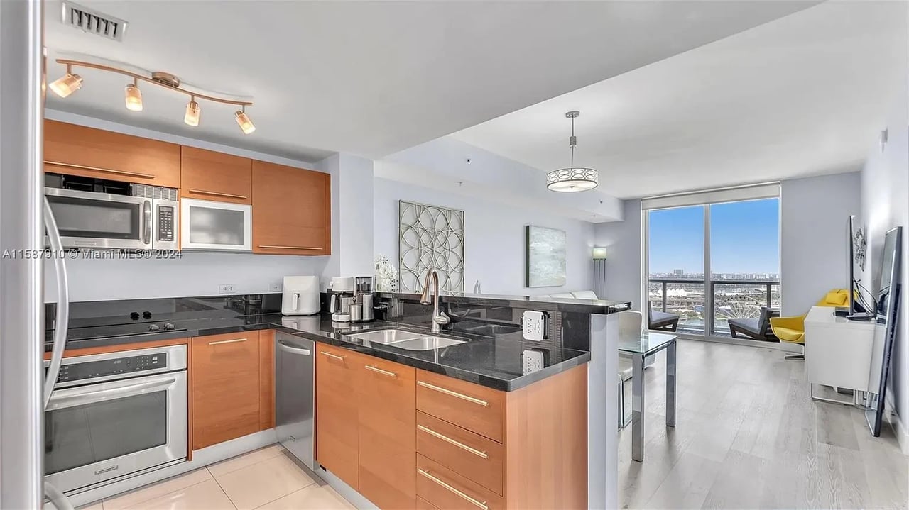 253 NE 2nd St APT 2509