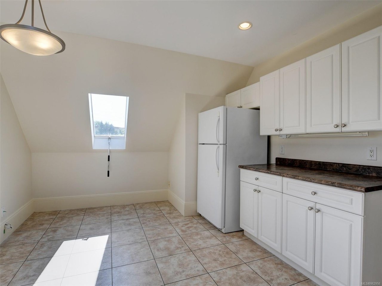 2090 Cadboro Bay Rd
