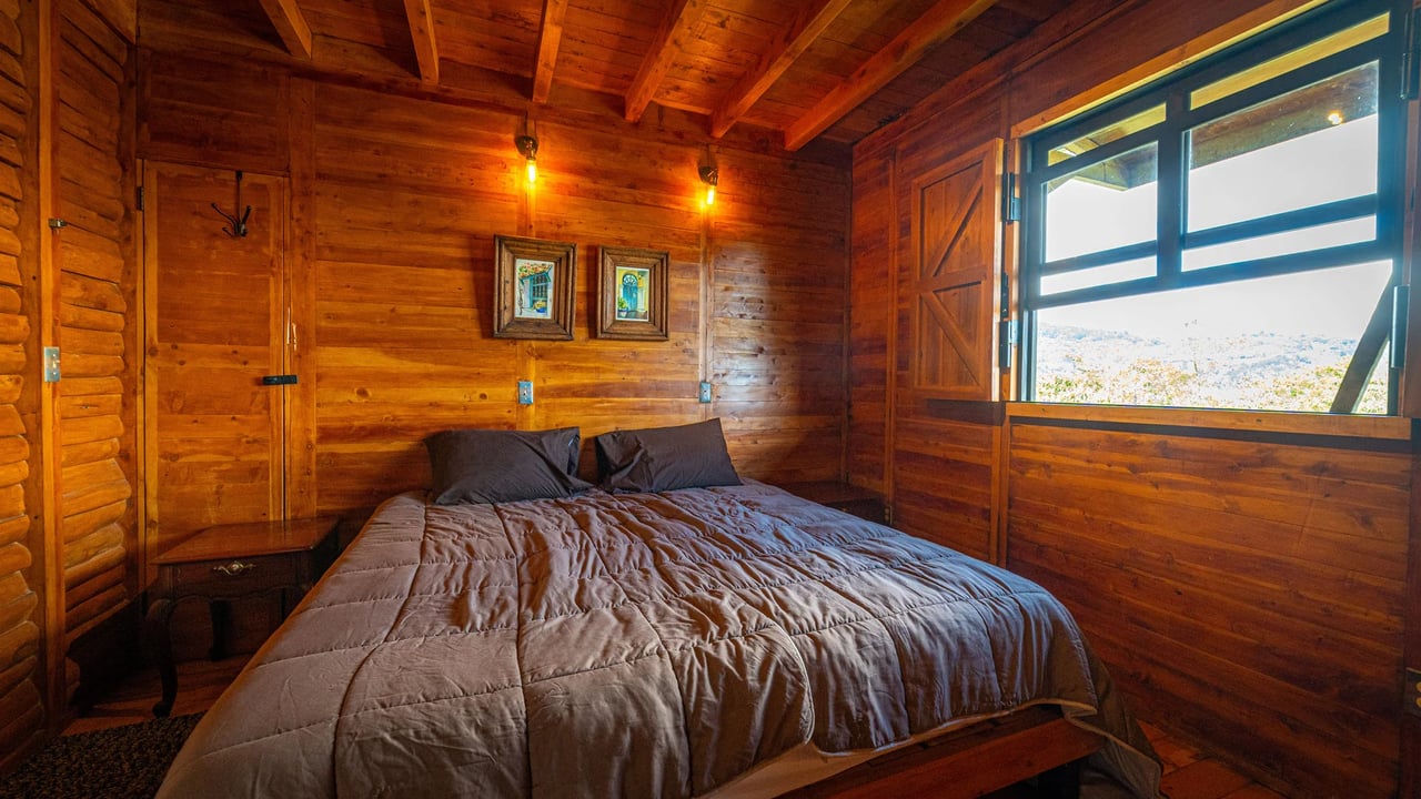 Sustainable Mountain Cabin, Cartago