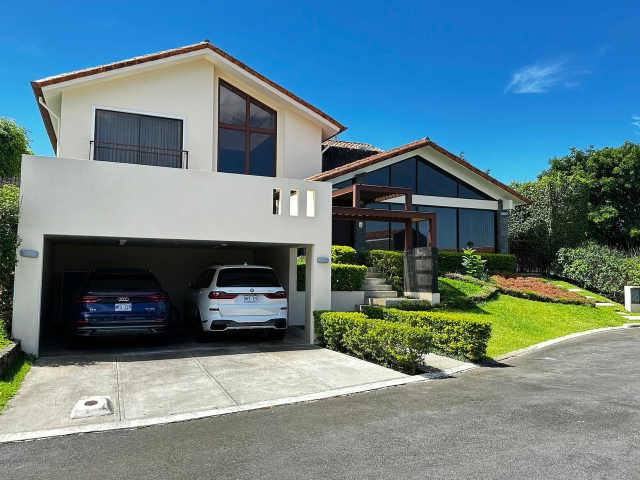 Contemporary Mountain View Home, Curridabat, San Jose