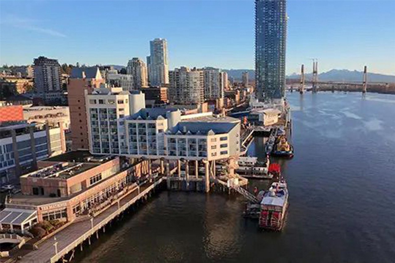 1604-1135 Quayside Dr