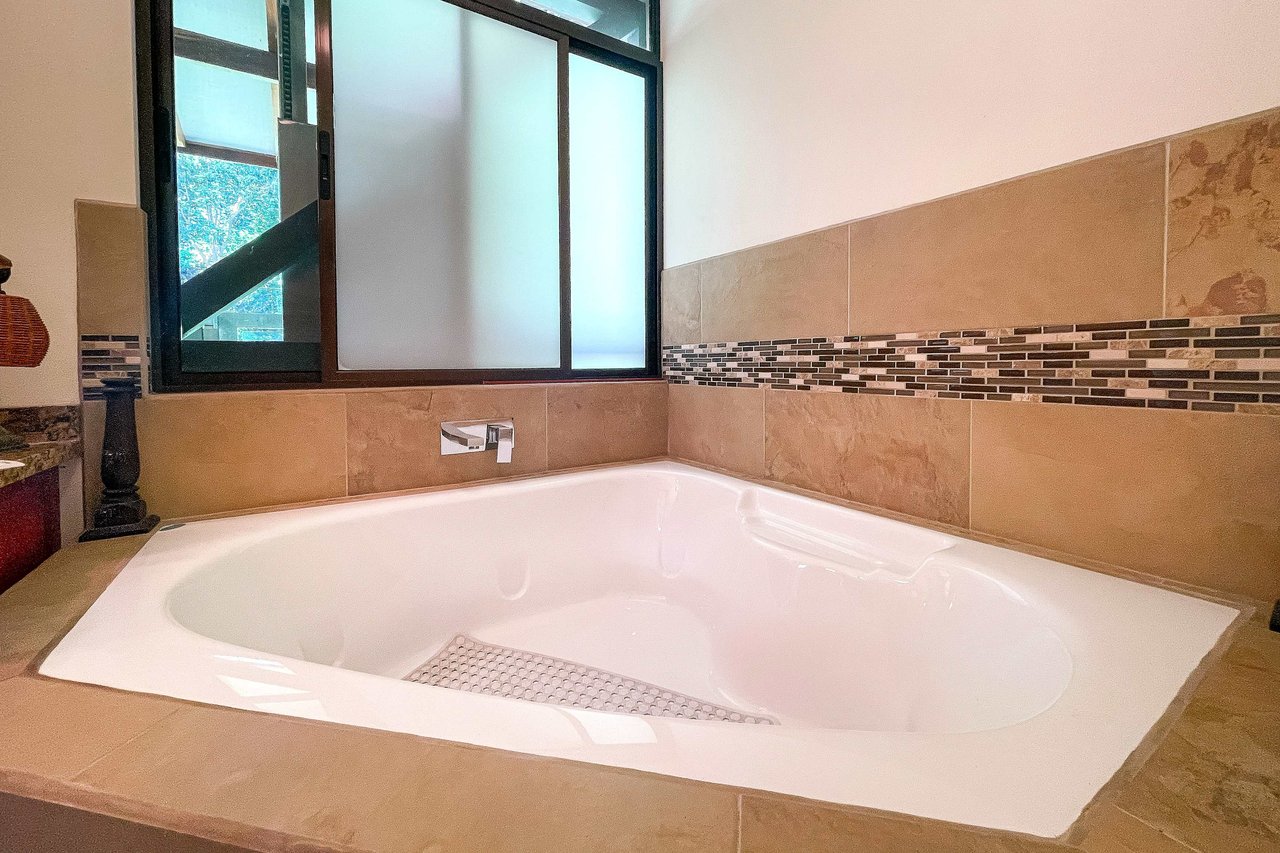 Wheelchair Friendly- 2 Bedroom house in a Quiet Community