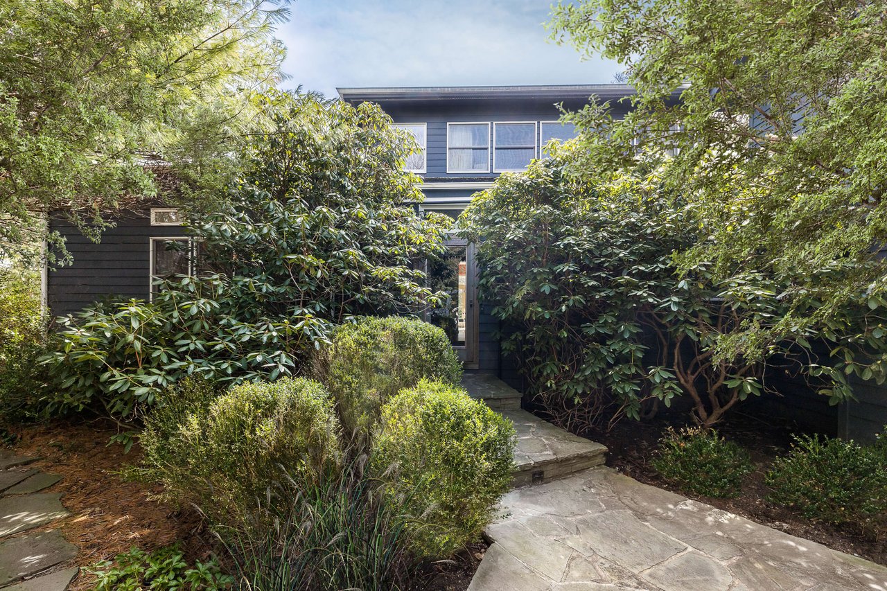 8 Hollow Tree Lane