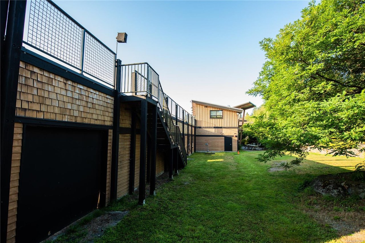 7081 Central Saanich Rd