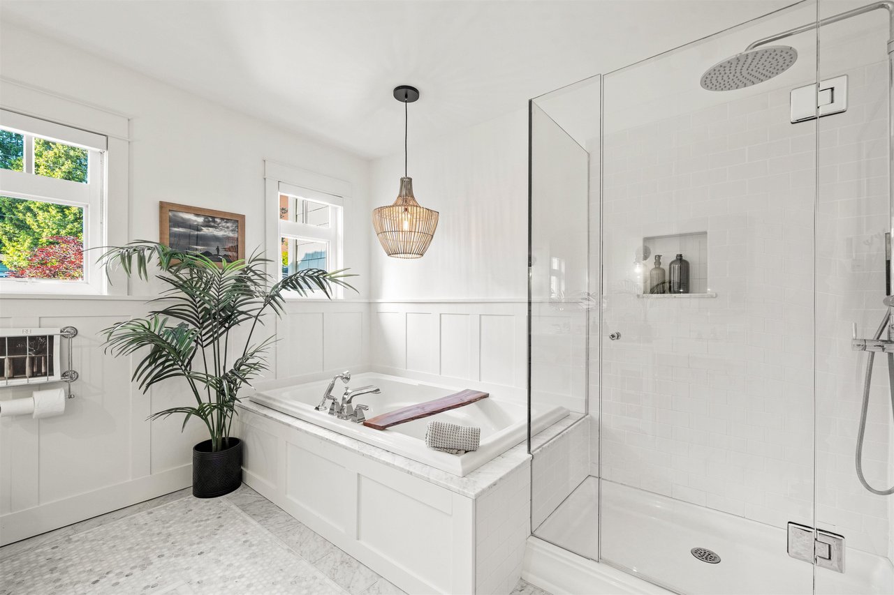 4365 Raeburn Street, North Vancouver