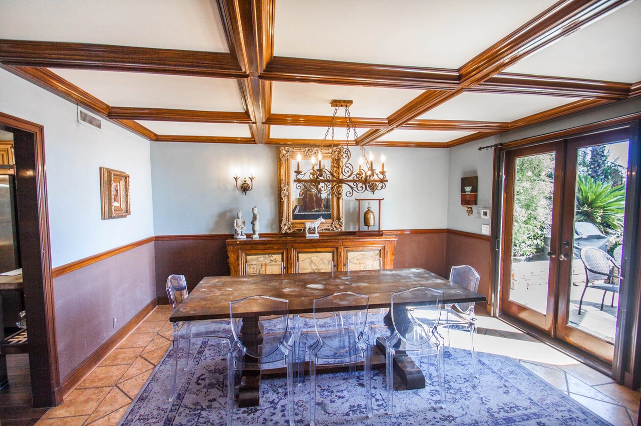 Spanish Colonial Villa In Los Feliz Estates