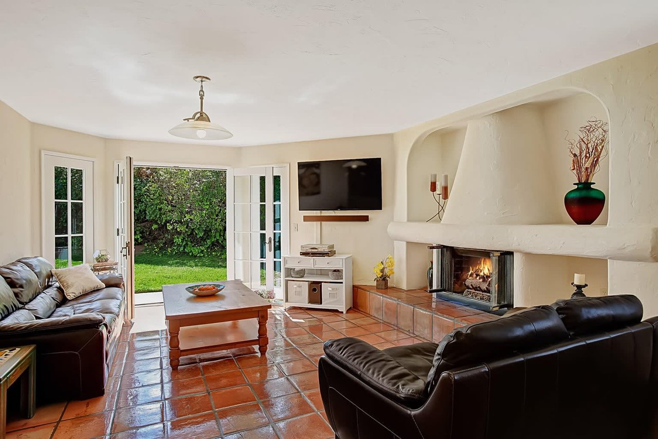 584 Dentro Dr