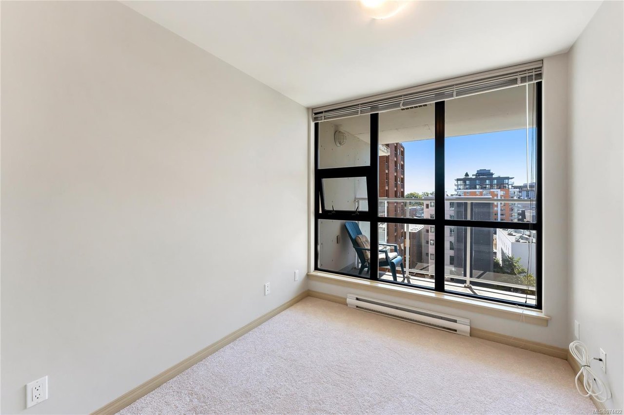 705-860 View St