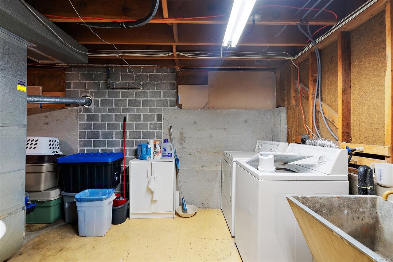 728 Porter Rd, Esquimalt