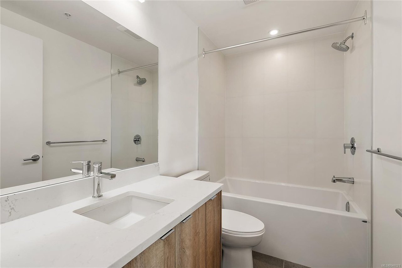 505-757 Tyee Rd, Victoria
