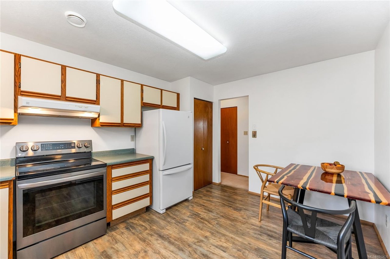 7678 Grieve Cres