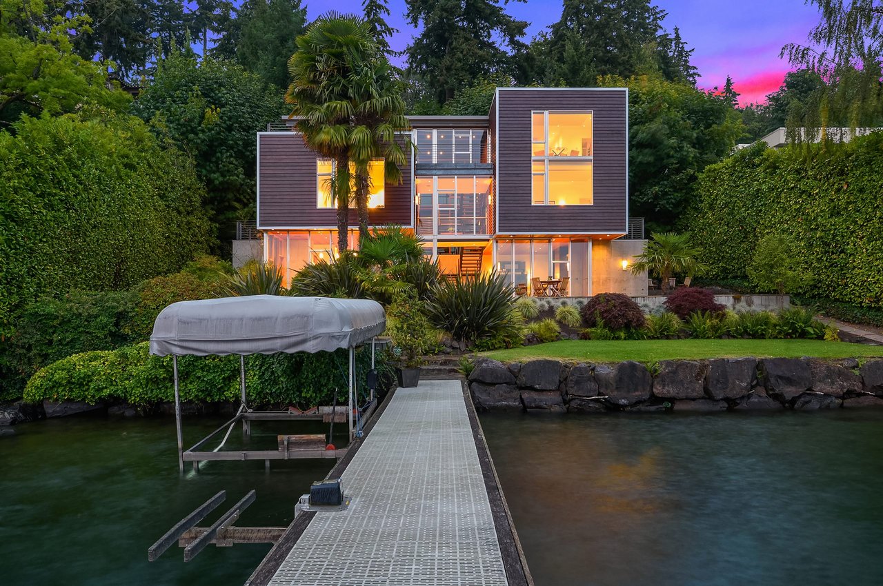 A Prized Residence on Mercer Island