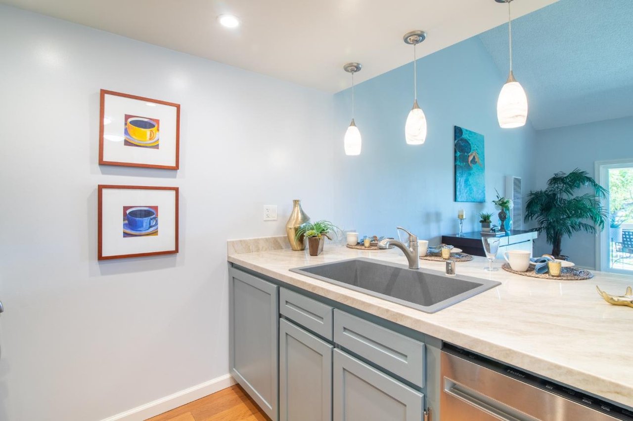 707 Fathom Dr, Unit 203