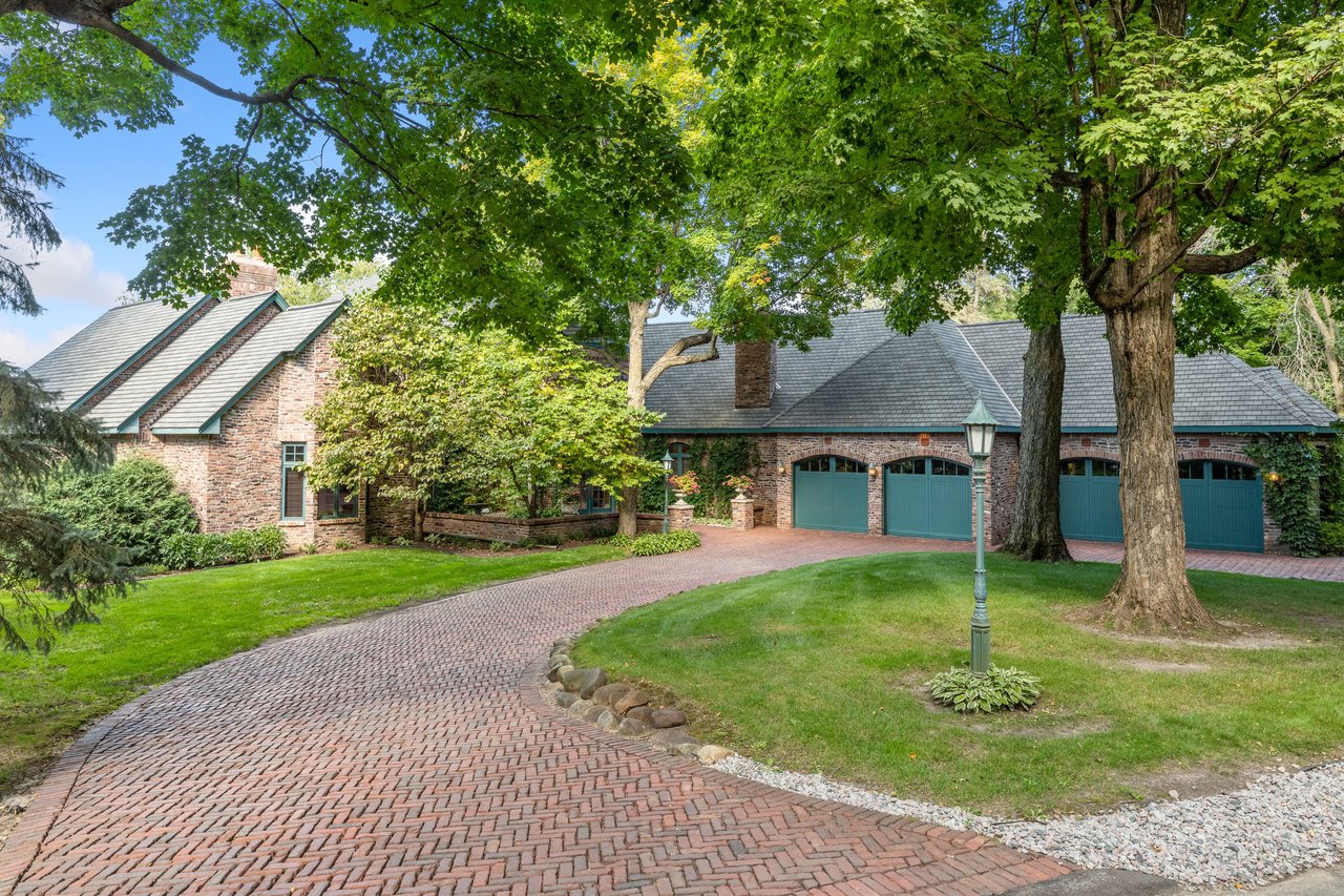 27640 Island View Road | Shorewood