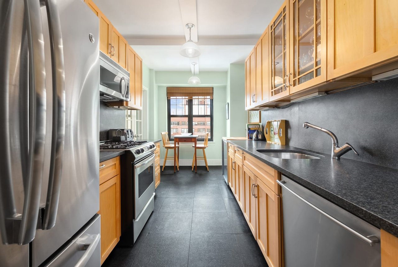 200 E 16th St, #16C