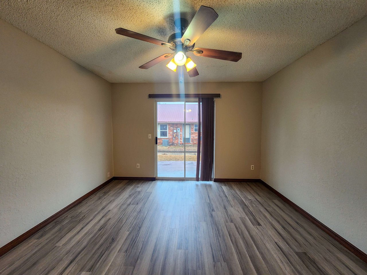 4104 N Market