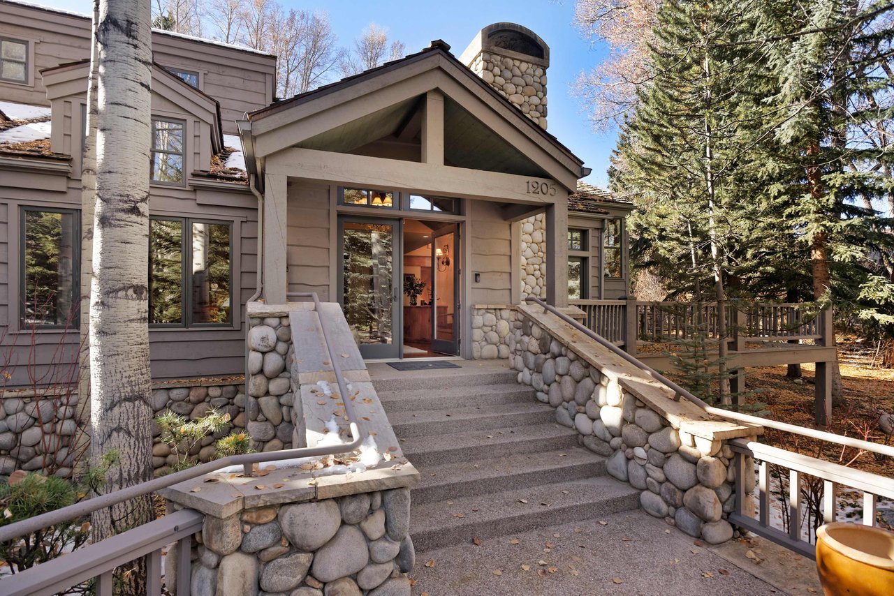 Peaceful One-Bedroom Guest House in Aspen!