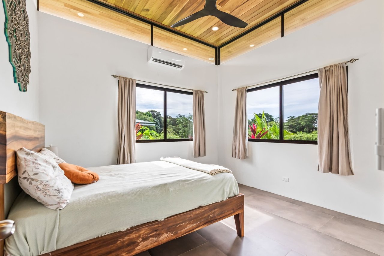 Bright & Peaceful 3-Bedroom Home With Separate Workshop/Office Space & Stunning Views Of The Lush Mountains In Easy-Access Location In Ojochal Costa Rica