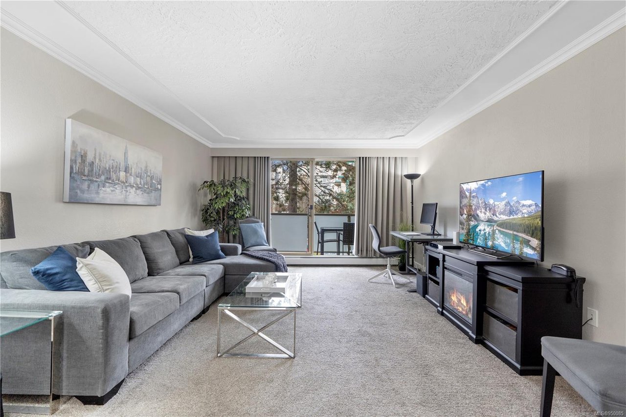 311-1025 Inverness Rd, Saanich