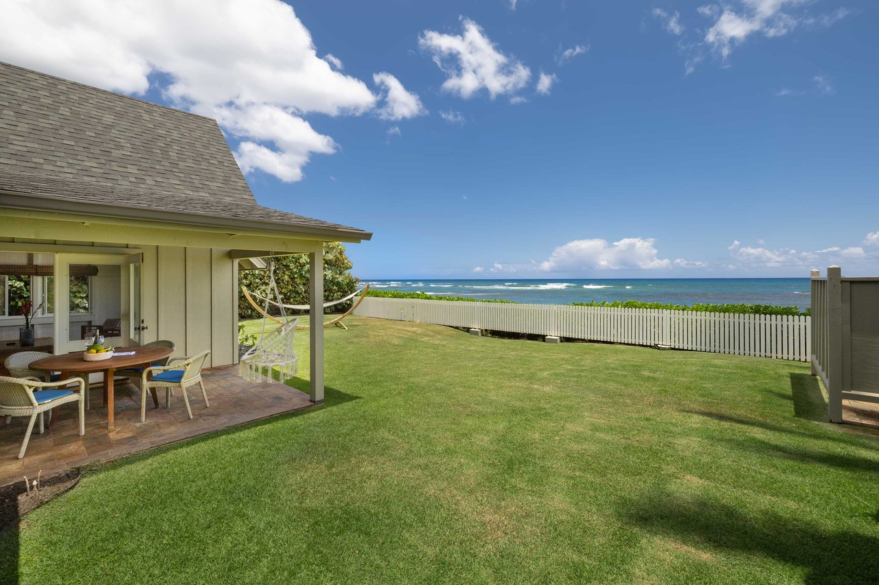 Waialua Beachfront Cottage