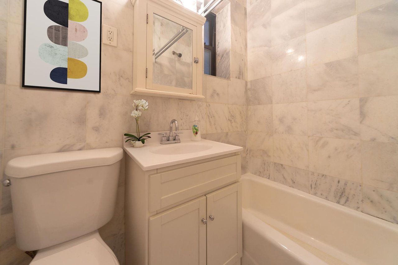 210 East 38th Street, Apt 2-E