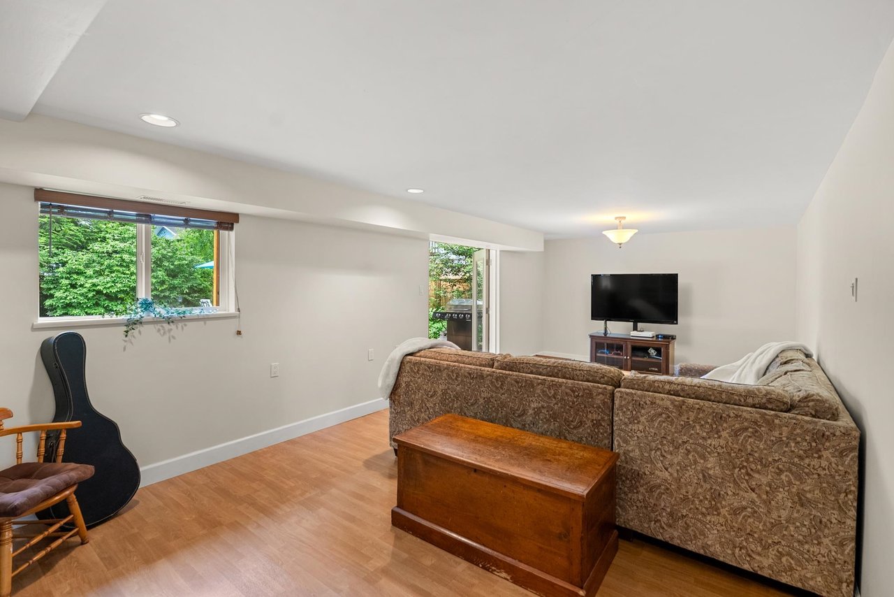 5264 12 Ave