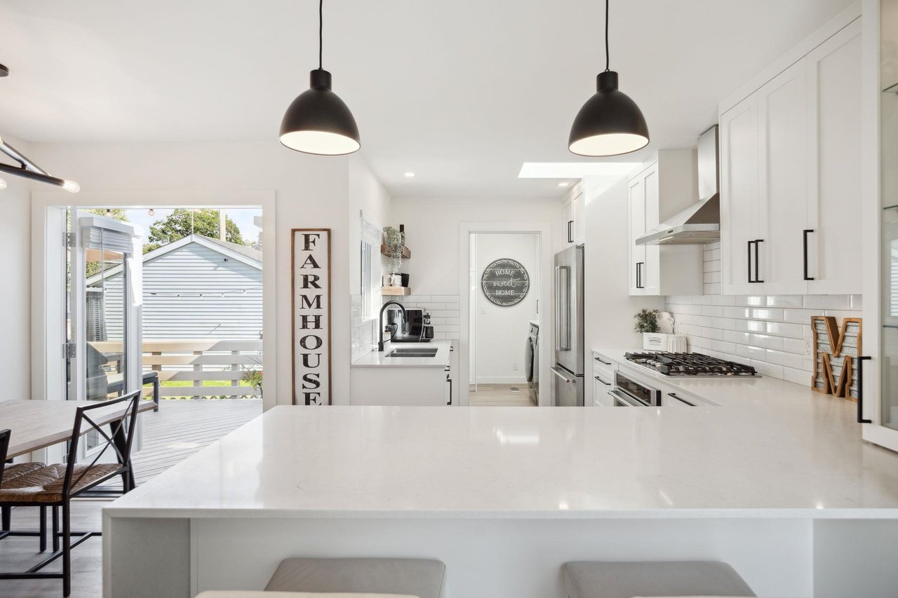 1200 Douglas Cres