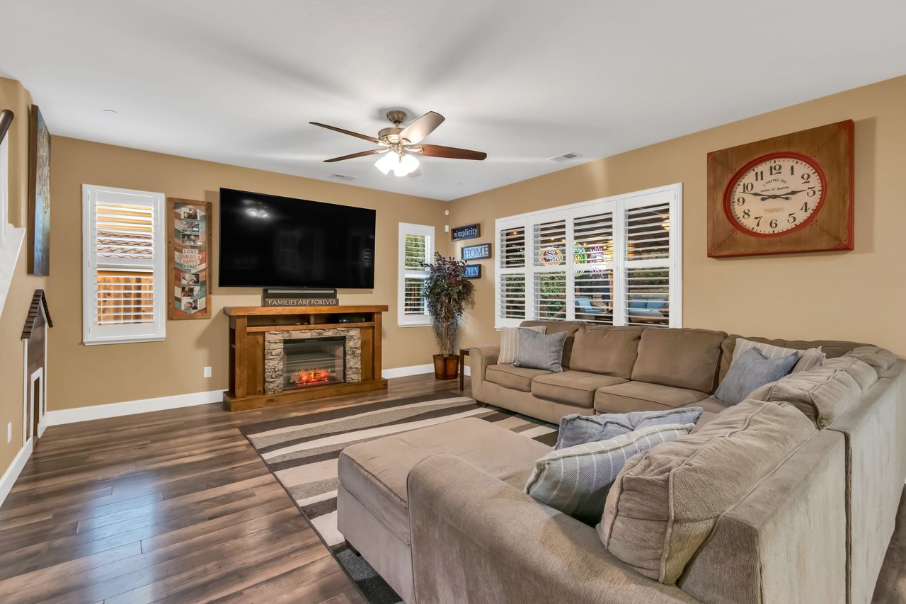 3123 Acorn Glen Way