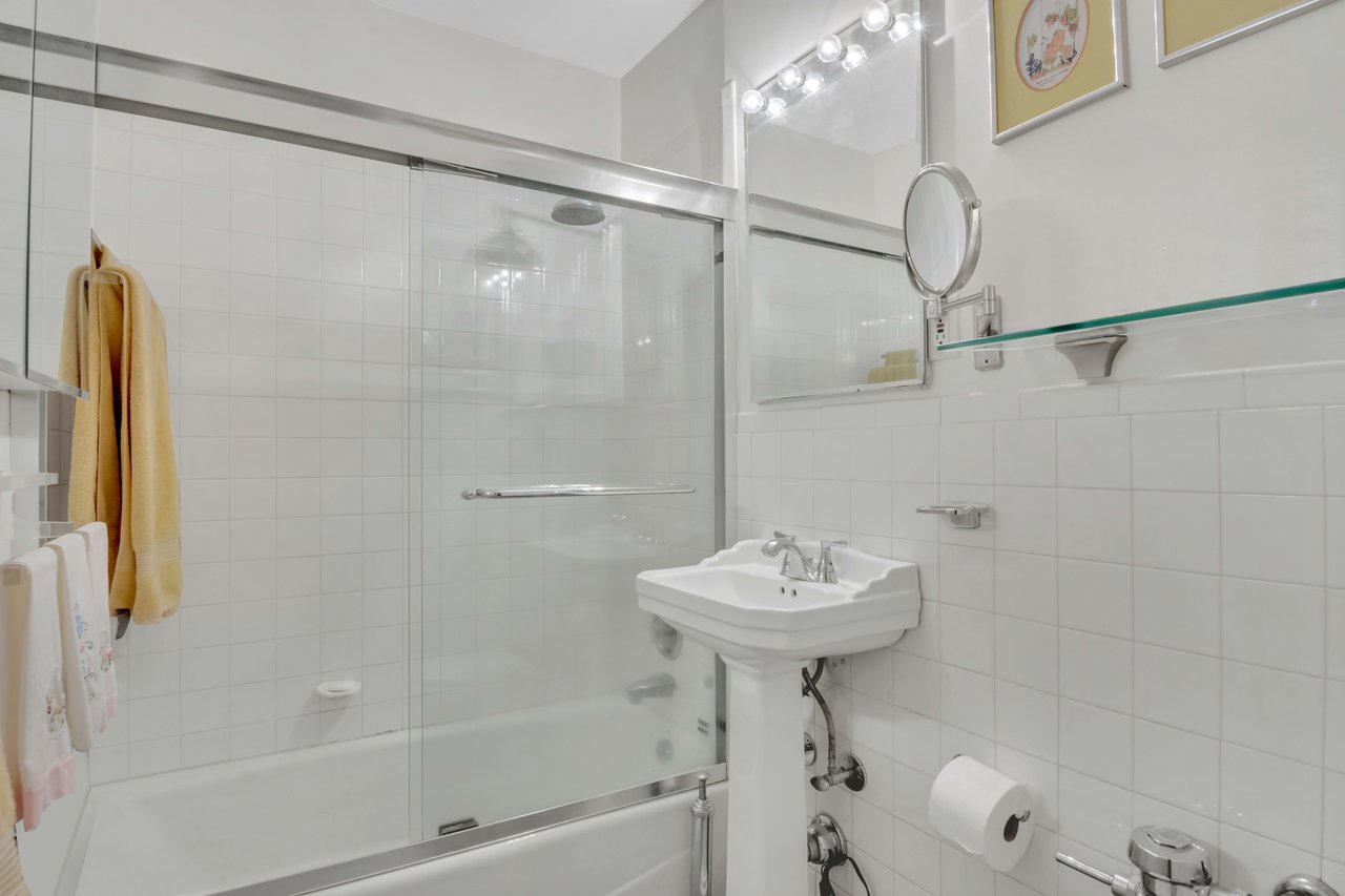 342 E 53rd St, Unit 4B
