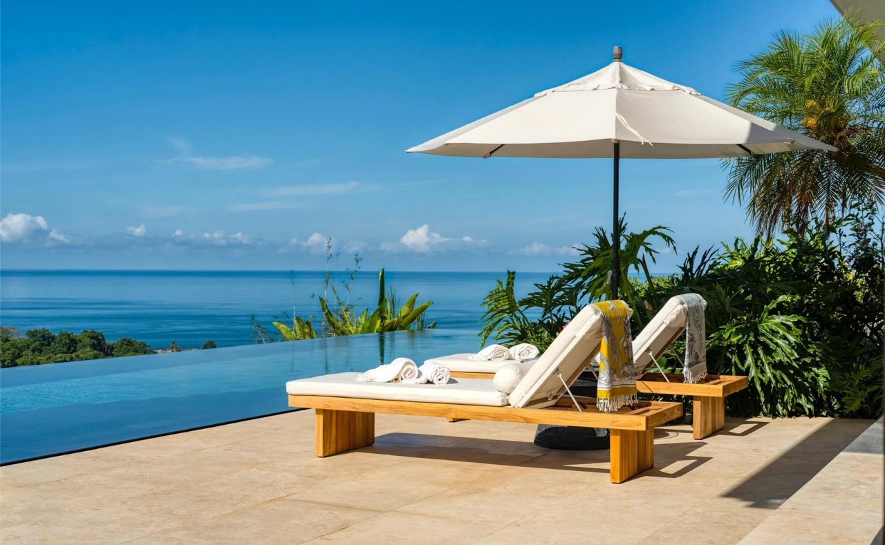 Contemporary Coastal Infinity Villa, Dominical, Puntarenas
